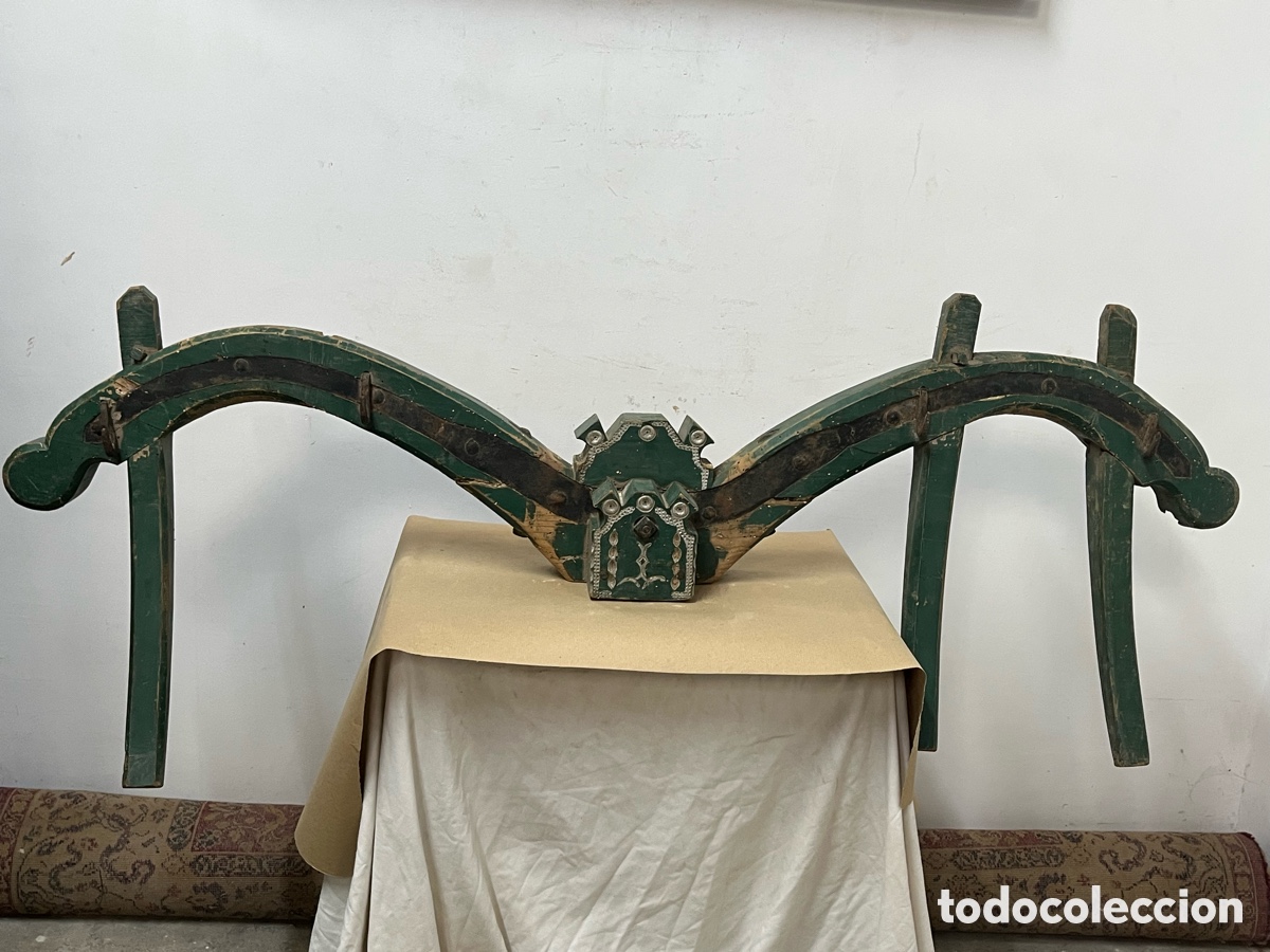 Antig&uuml;edades: Antiguo Yugo Portugu&eacute;s de Madera Pintada