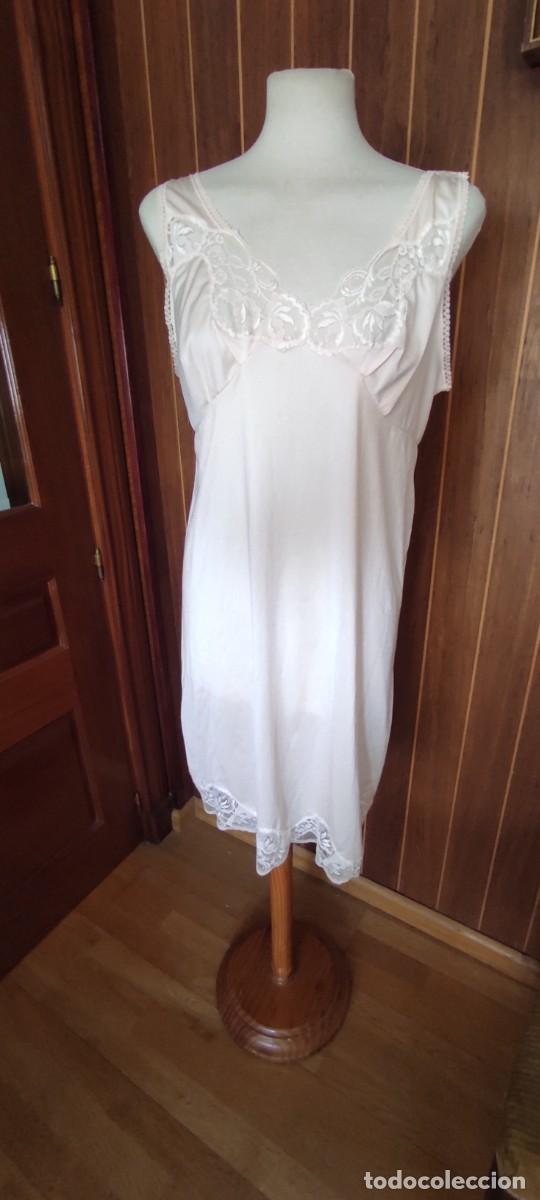 Antig&uuml;edades: COMBINACION / ENAGUA ENTERA VINTAGE ROSA NUDE CON ENCAJE. Talla 8 (M/L)