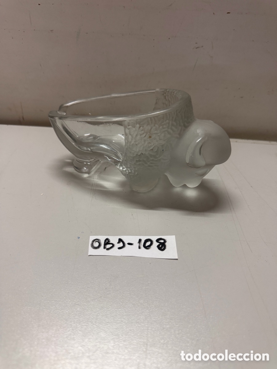 Antig&uuml;edades: CENICERO DE CRISTAL CON FORMA DE BISONTE AMERICANO