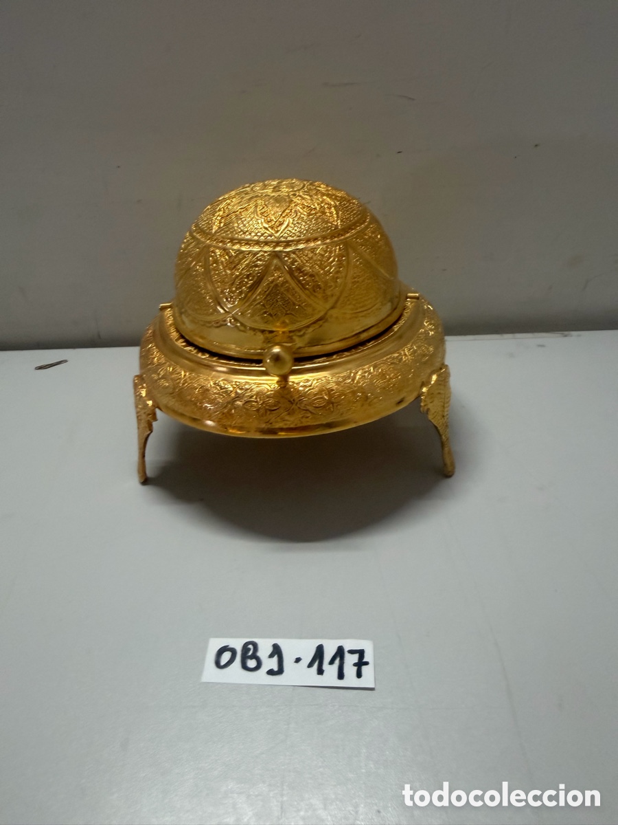 Antig&uuml;edades: Caviertera Metal Labrado Dorado
