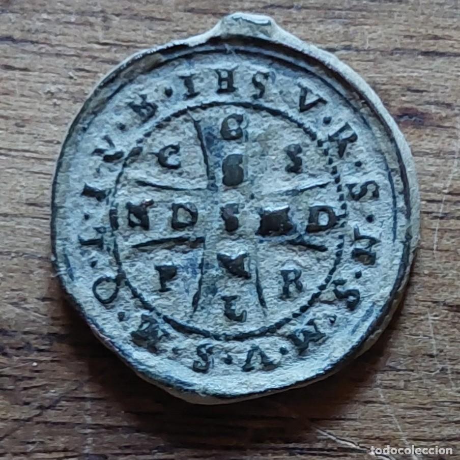 Antig&uuml;edades: Antigua medalla exorcismo de San Benedicto