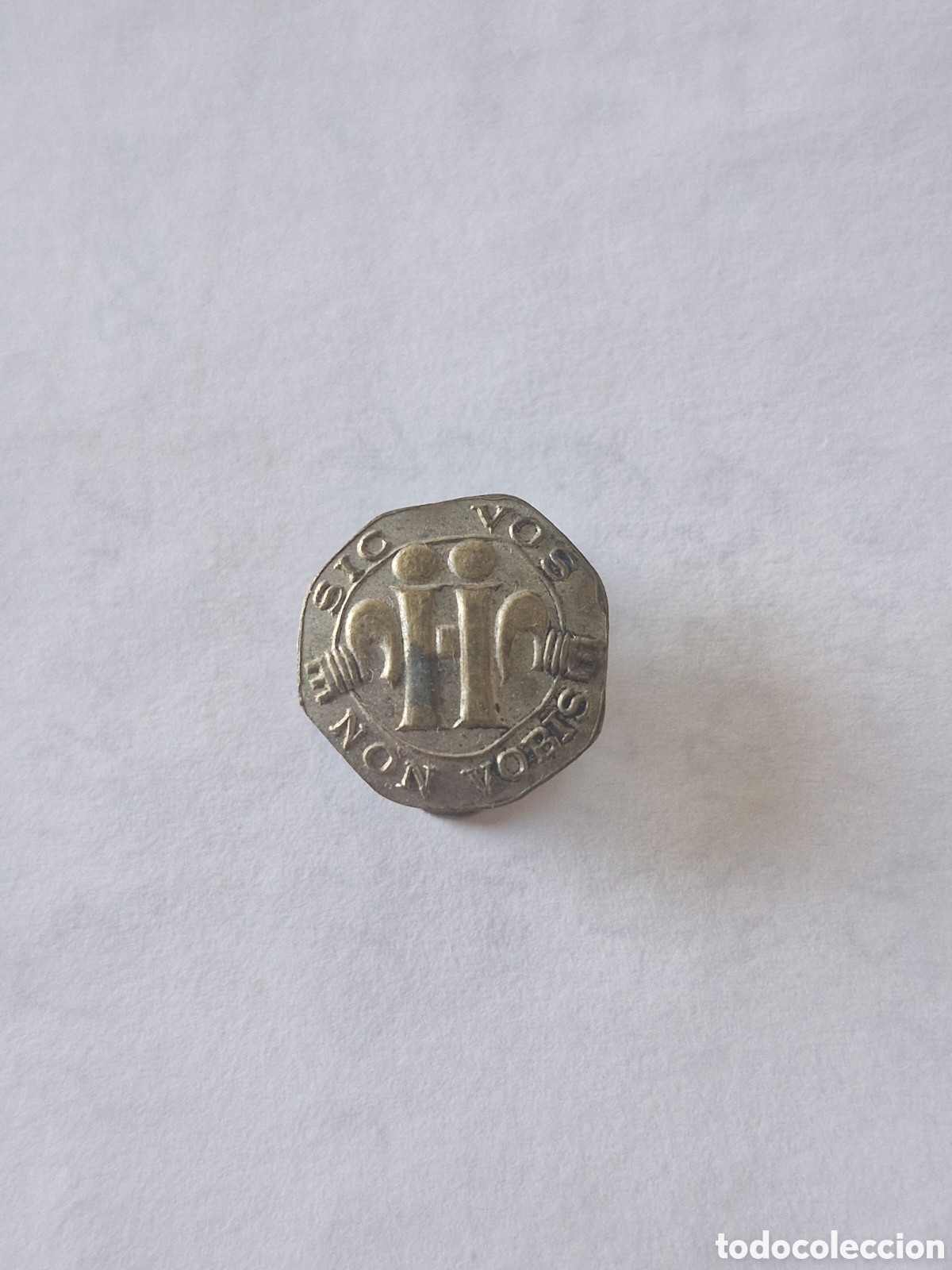 Antig&uuml;edades: Antigua Insignia de Solapa &rdquo;Sic Vos Non Vobis&rdquo; - Cuerpo de Archiveros y Bibliotecarios - Metal