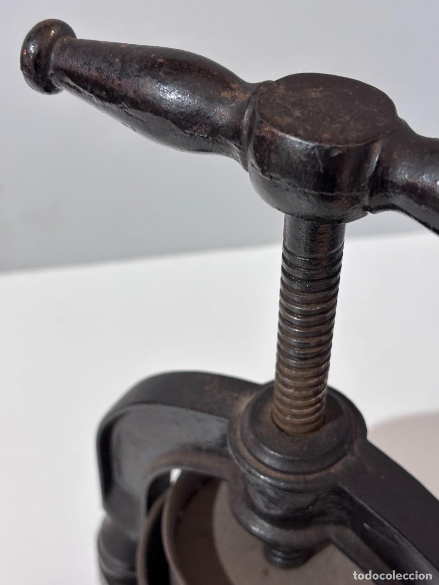 Antig&uuml;edades: Almazara manual hierro fundido pieza funcional - Foto 4