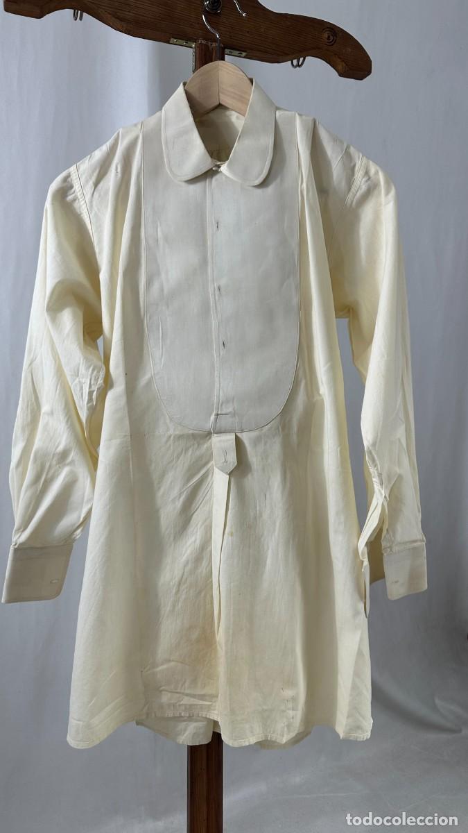 Antig&uuml;edades: Antigua camisa con pechera encerada