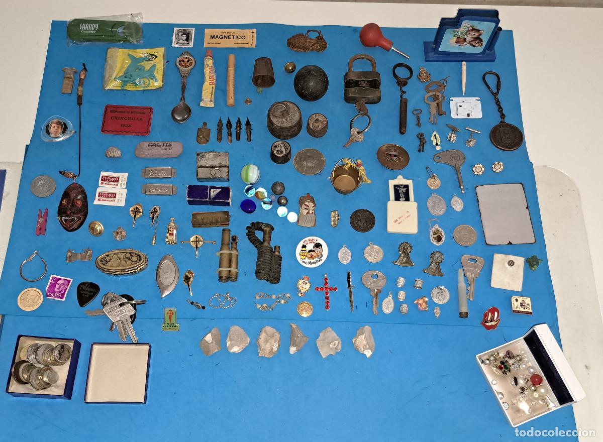 Antig&uuml;edades: LOTE DE PEQUE&Ntilde;AS ANTIG&Uuml;EDADES - PESAS - MEDALLAS - LLAVES - ETC.
