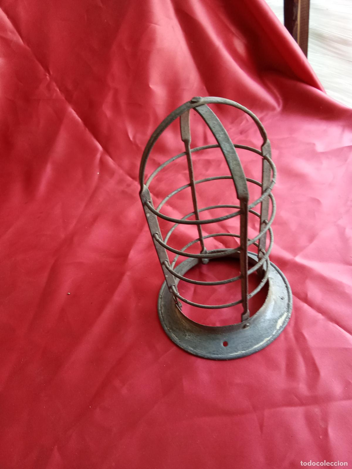 Antig&uuml;edades: Antiguo protector bombilla industrial. Caja alba&ntilde;il
