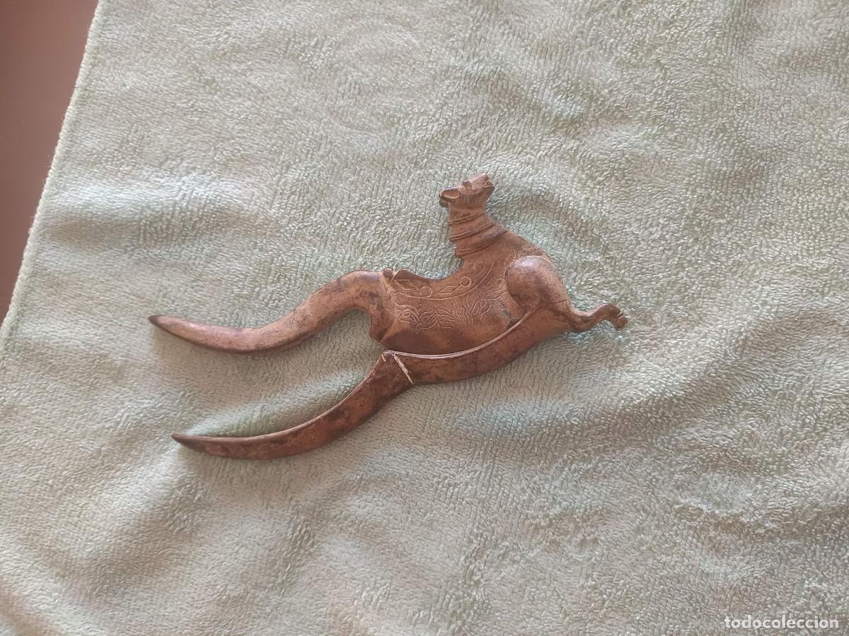 Antig&uuml;edades: Cortador de nuez de betel o areca tradicional (conocido como sarota), fabricado en bronce