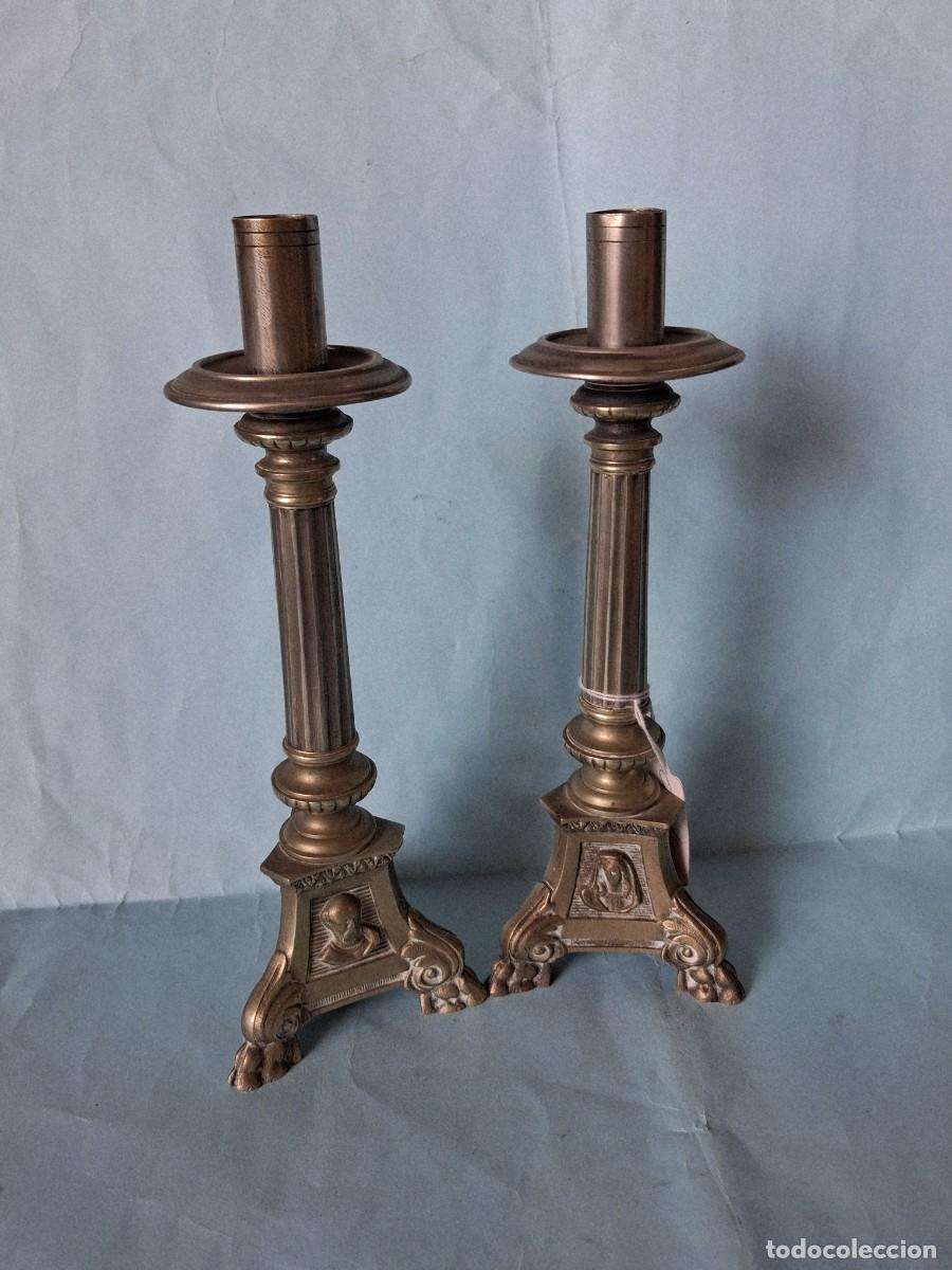 Antig&uuml;edades: Pareja de antiguos candeleros de meral plateado