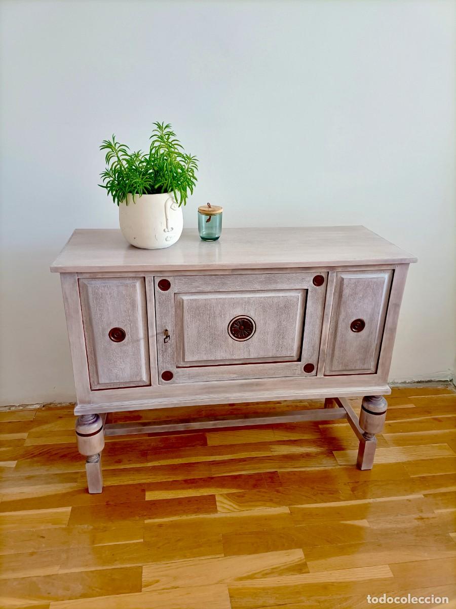 Antig&uuml;edades: Mueble aparador de madera beige