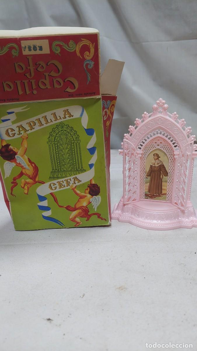 Antig&uuml;edades: Capilla Cefa de pl&aacute;stico rosa