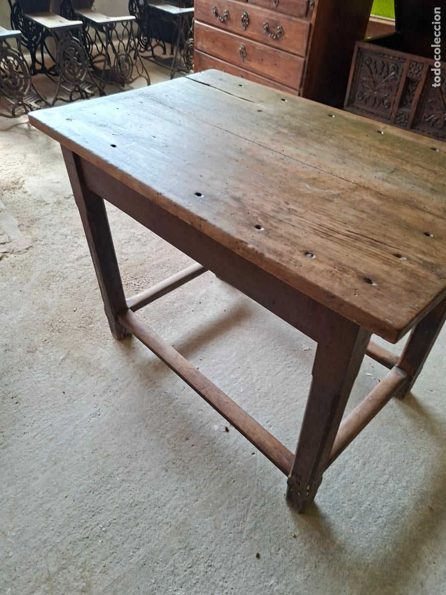 Antig&uuml;edades: MESA TOCINERA DE NOGAL CON CAJON SIGLO XVII ORIGINAL