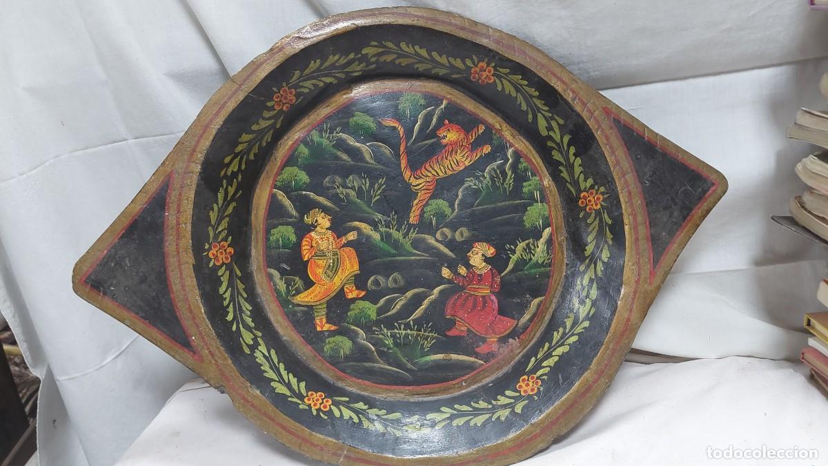 Antig&uuml;edades: Antigua bandeja de madera pintada a mano hind&uacute;