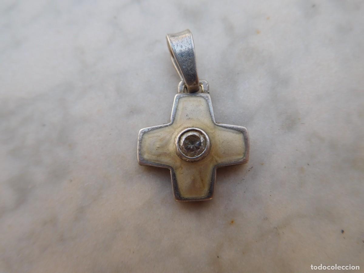 Antig&uuml;edades: Cruz con piedra o cristal en el centro