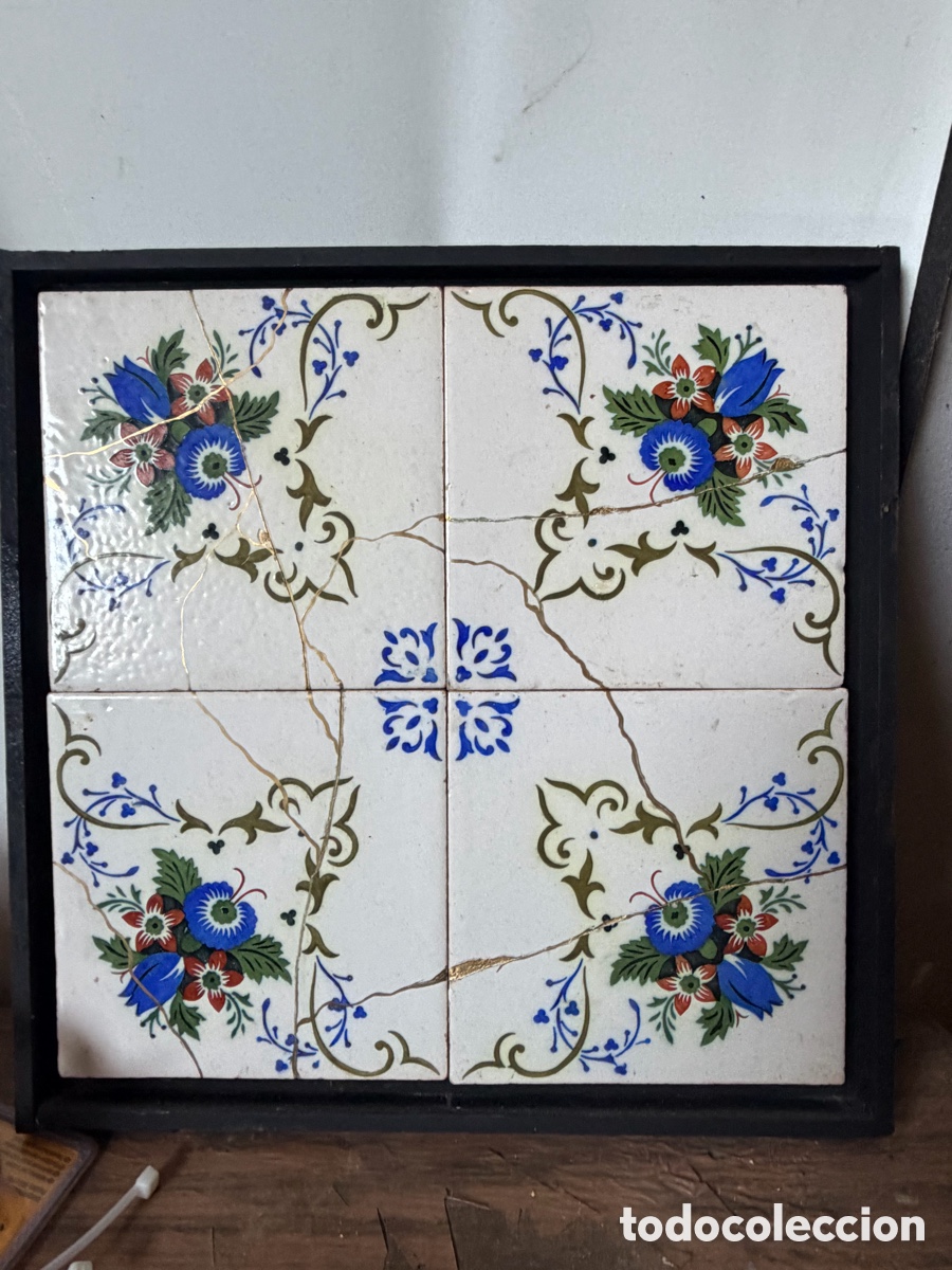 Antig&uuml;edades: Mural de Azulejos Antiguos Restaurados con T&eacute;cnica Kintsugi (Oro)