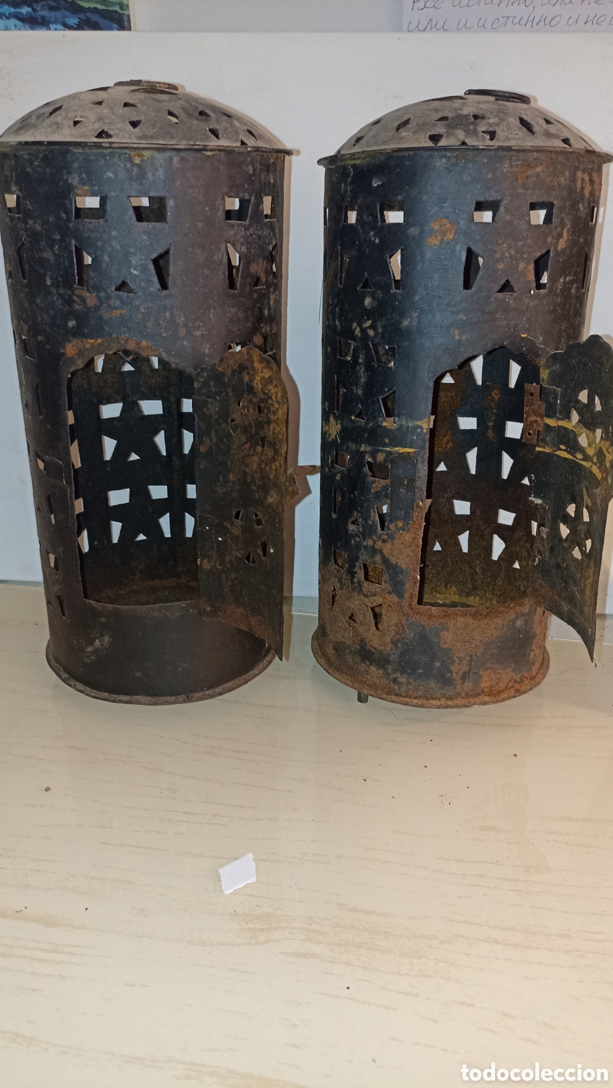 Antig&uuml;edades: Pareja de Faroles Antiguos de Chapa Calada - Estilo R&uacute;stico / Vintage (32 cm)
