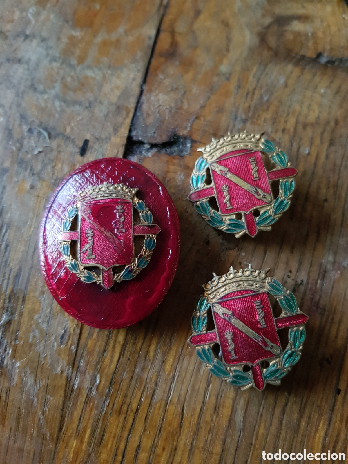 Antig&uuml;edades: ANTIGUAS INSIGNIAS ESMALTADAS DE LA GUARDIA PERSONAL INTERIOR DEL GENERAL&Iacute;SIMO DEL PARDO