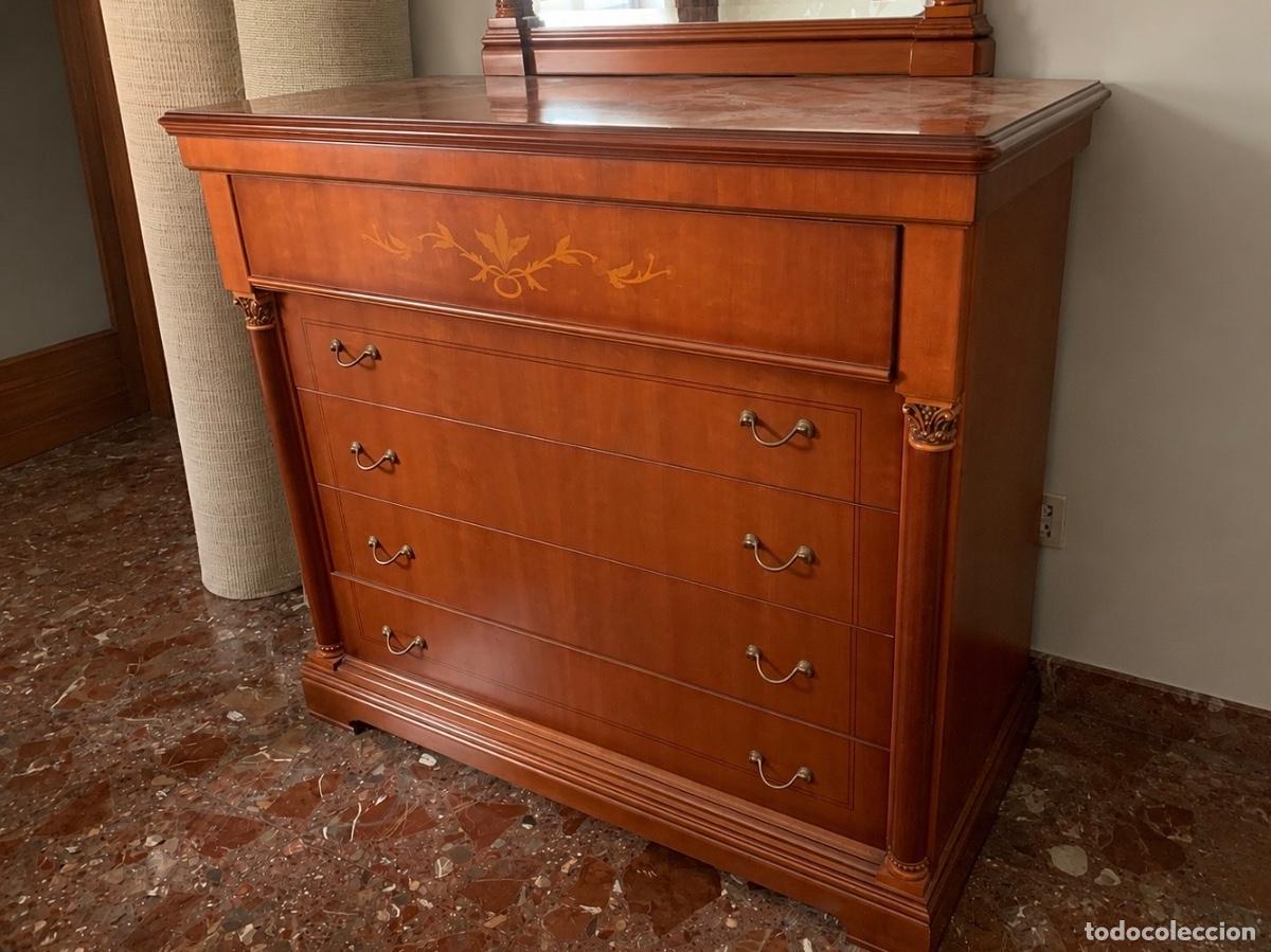 Antig&uuml;edades: C&oacute;moda de madera de Cerezo Maciza