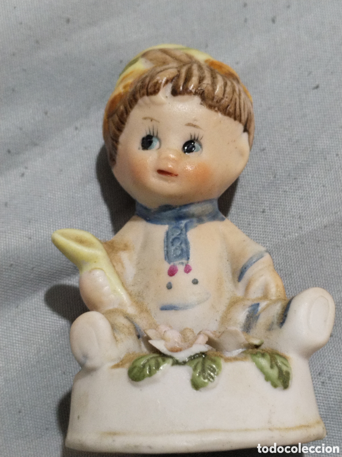 Antiquit&auml;ten: Antigua Figura Porcelana Biscuit Ni&ntilde;o Con Cuchara De Madera Y Flores A&ntilde;os 80