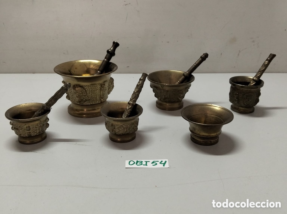 Antig&uuml;edades: Lote de almirez en conjunto
