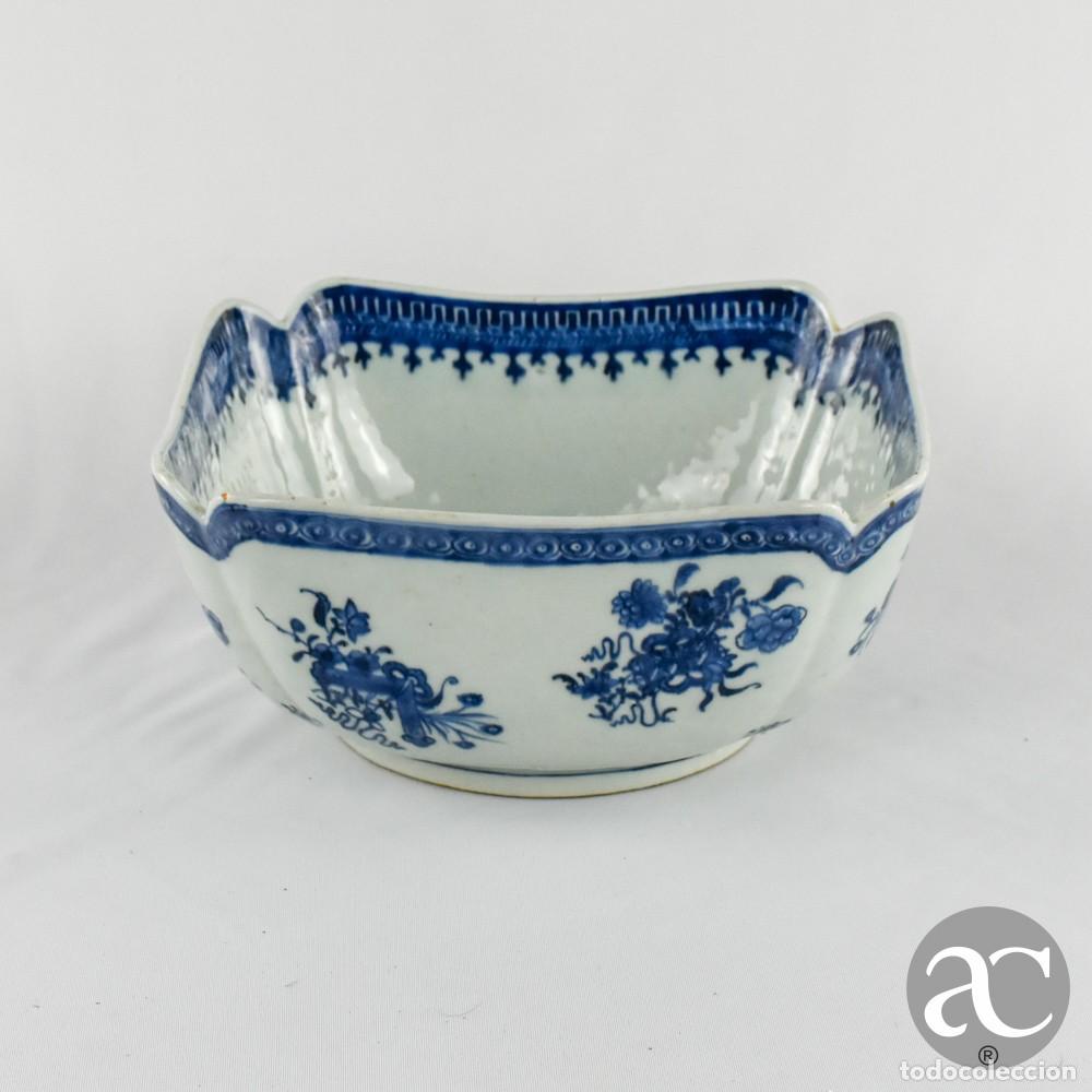 Antig&uuml;edades: Ta&ccedil;a quadrilobada em porcelana da China, dinastia Qing, Per&iacute;odo Qianlong, s&eacute;c. XVIII