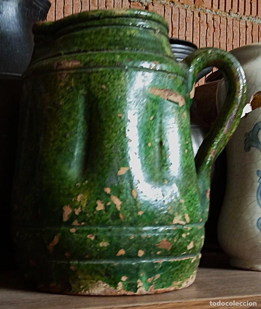 Antig&uuml;edades: Antigua Jarra de Barro Vidriada en Verde - Olaria Tradicional Portuguesa (S. XIX)