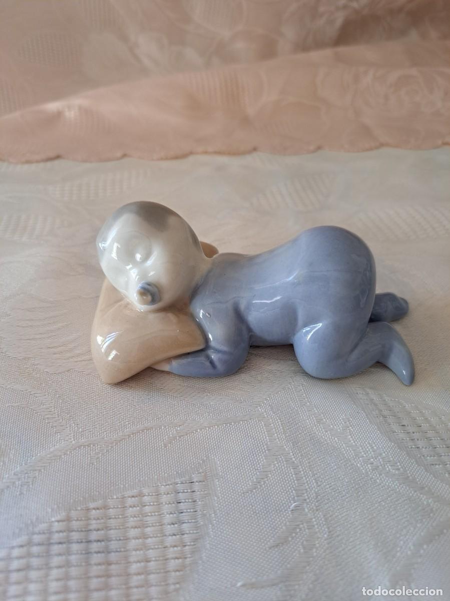 Antig&uuml;edades: Bonita Figura ni&ntilde;o dormido porcelana, Letra h