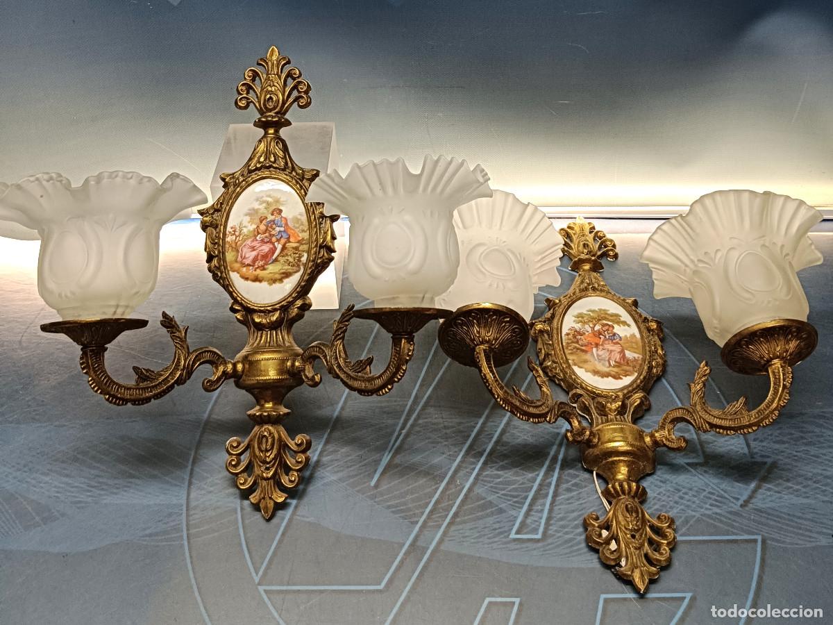 Antig&uuml;edades: Pareja de apliques, l&aacute;mparas estilo rococ&oacute;. Fragonard.