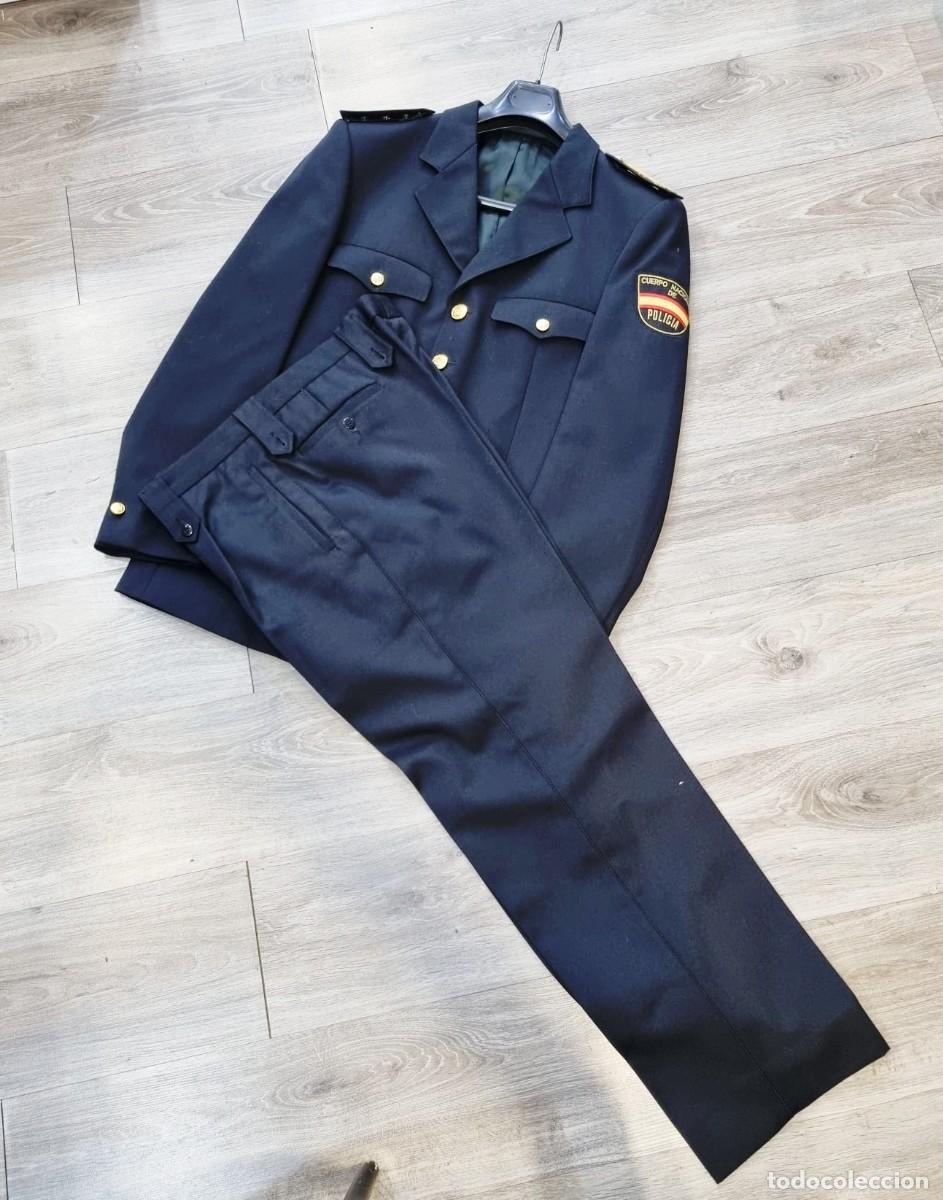 Antig&uuml;edades: Traje de Inspector Jefe del antiguo Cuerpo Nacional de Polic&iacute;a (CNP).