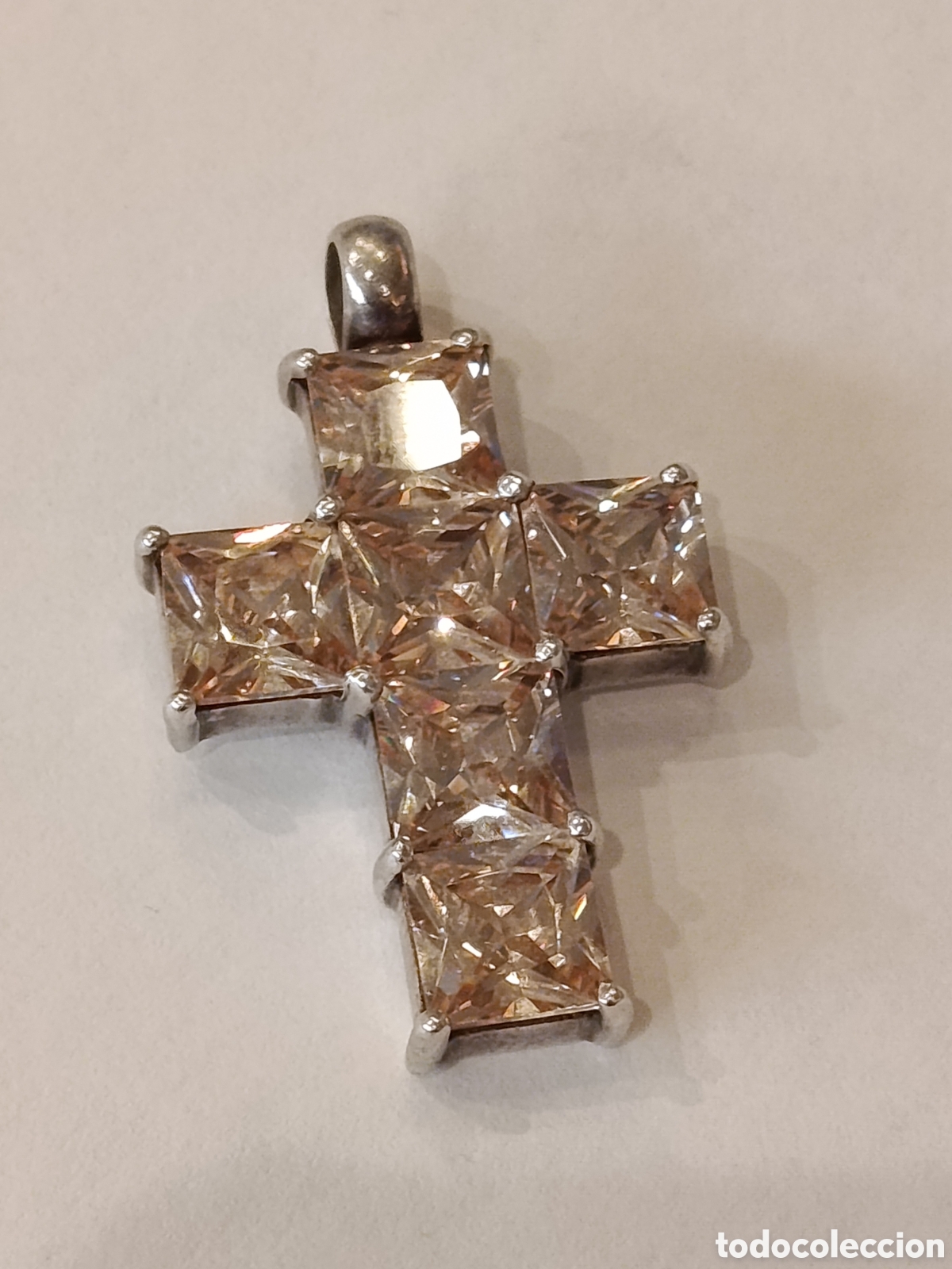 Antig&uuml;edades: Cruz de plata y cuarzo