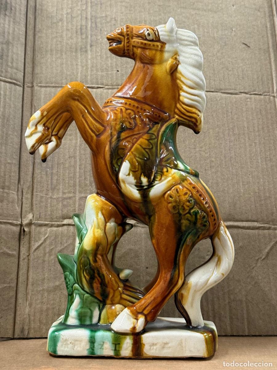 Antig&uuml;edades: Precioso caballo ceramica tricolor Tang. 31cms alto.