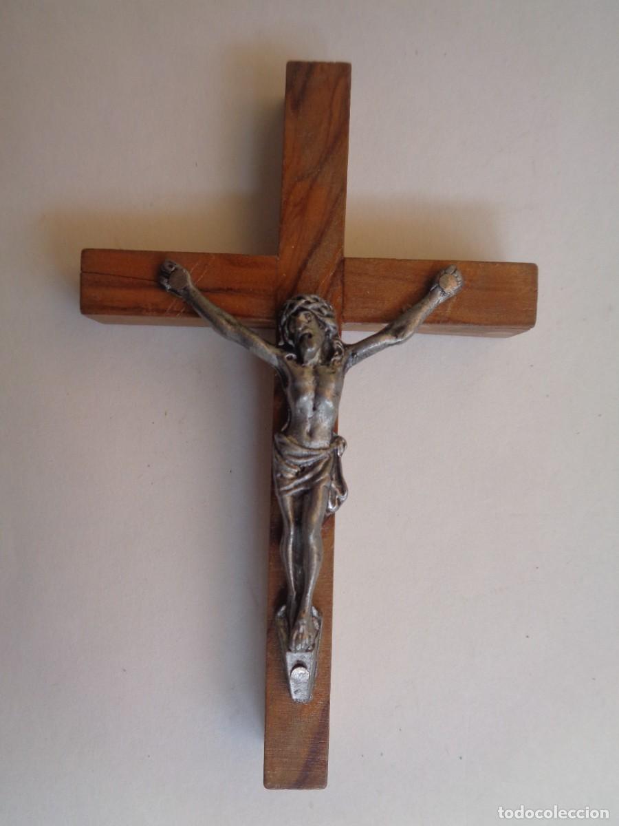 Antig&uuml;edades: PEQUE&Ntilde;O Y ANTIGUO CRUCIFIJO DE METAL Y MADERA