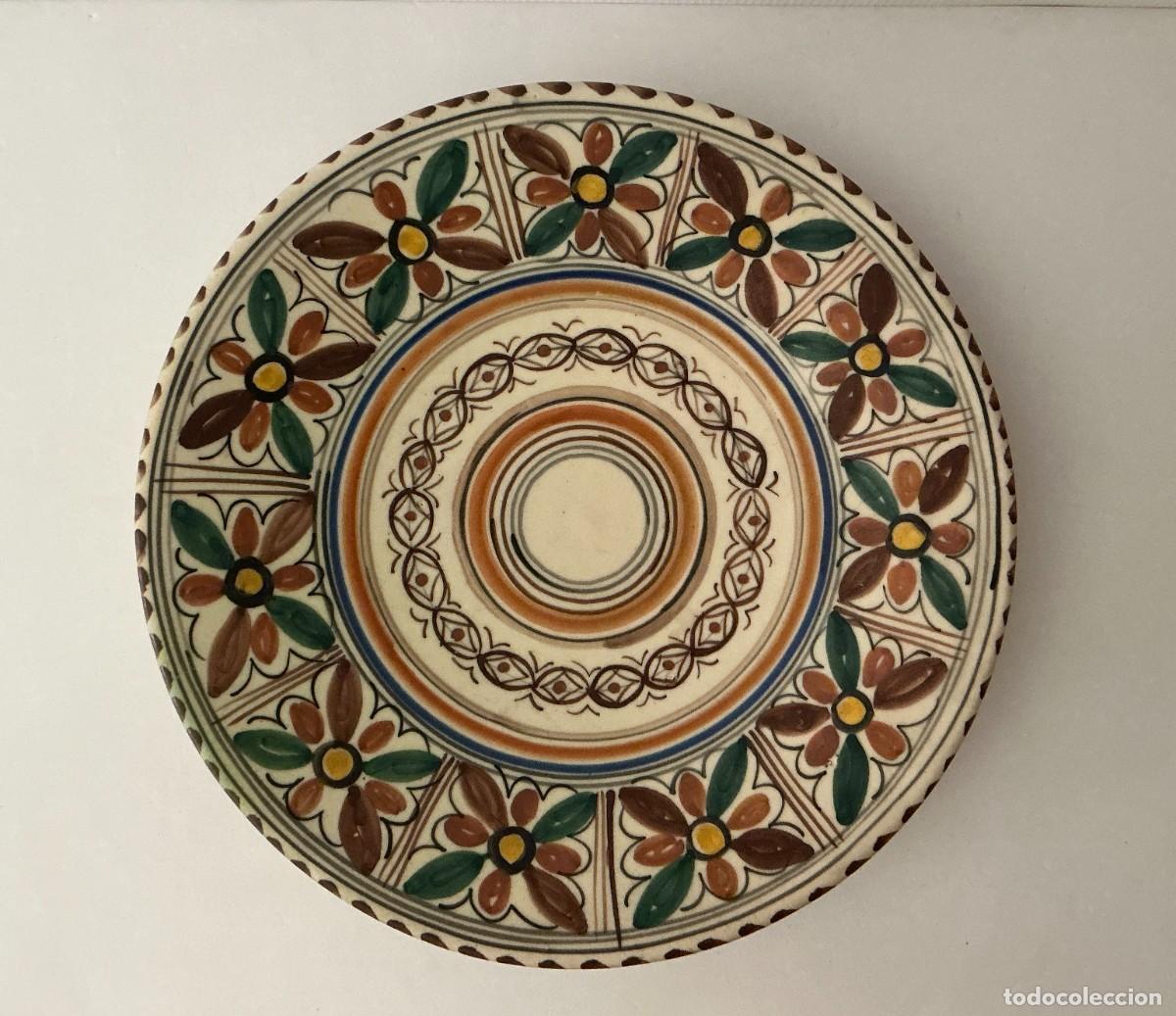 Antig&uuml;edades: Plato Cer&aacute;mica Sanguino Toledo &Oslash; 32 cm. Pintado a Mano. Fechado 1990. Tradici&oacute;n Talavera
