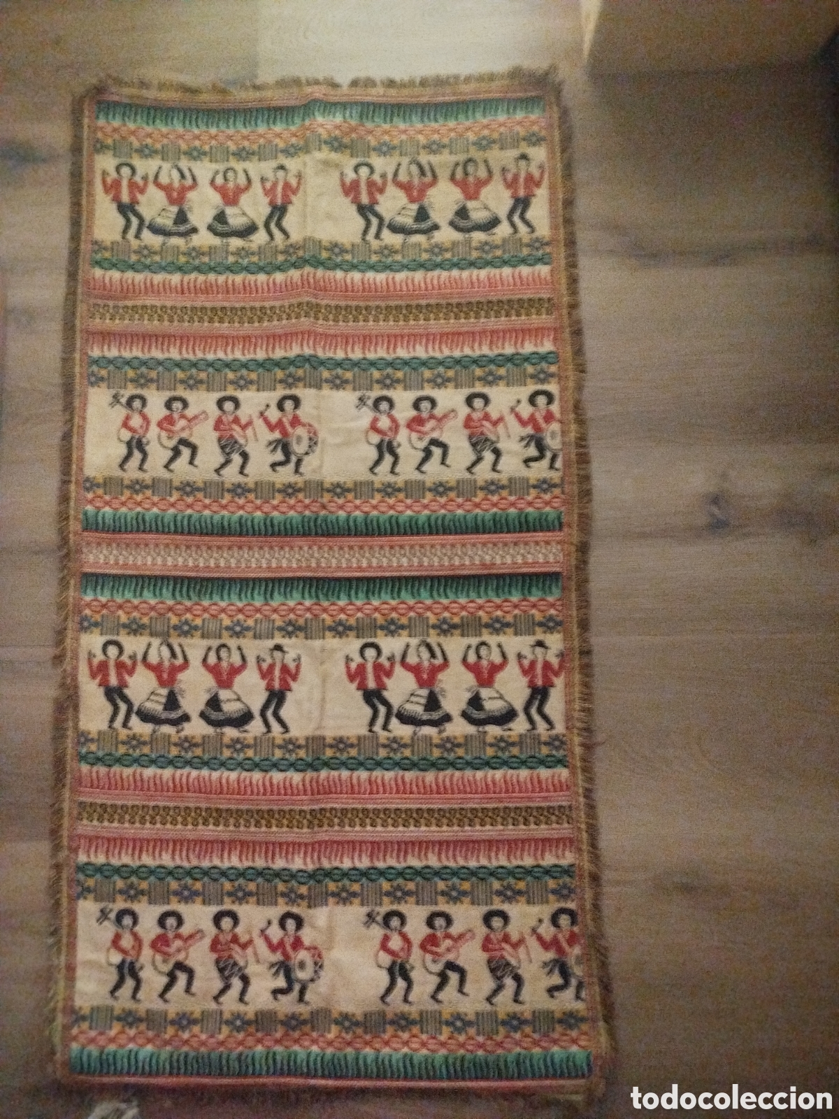 Antig&uuml;edades: Textil artesanal de Tarabuco de tres d&eacute;cadas