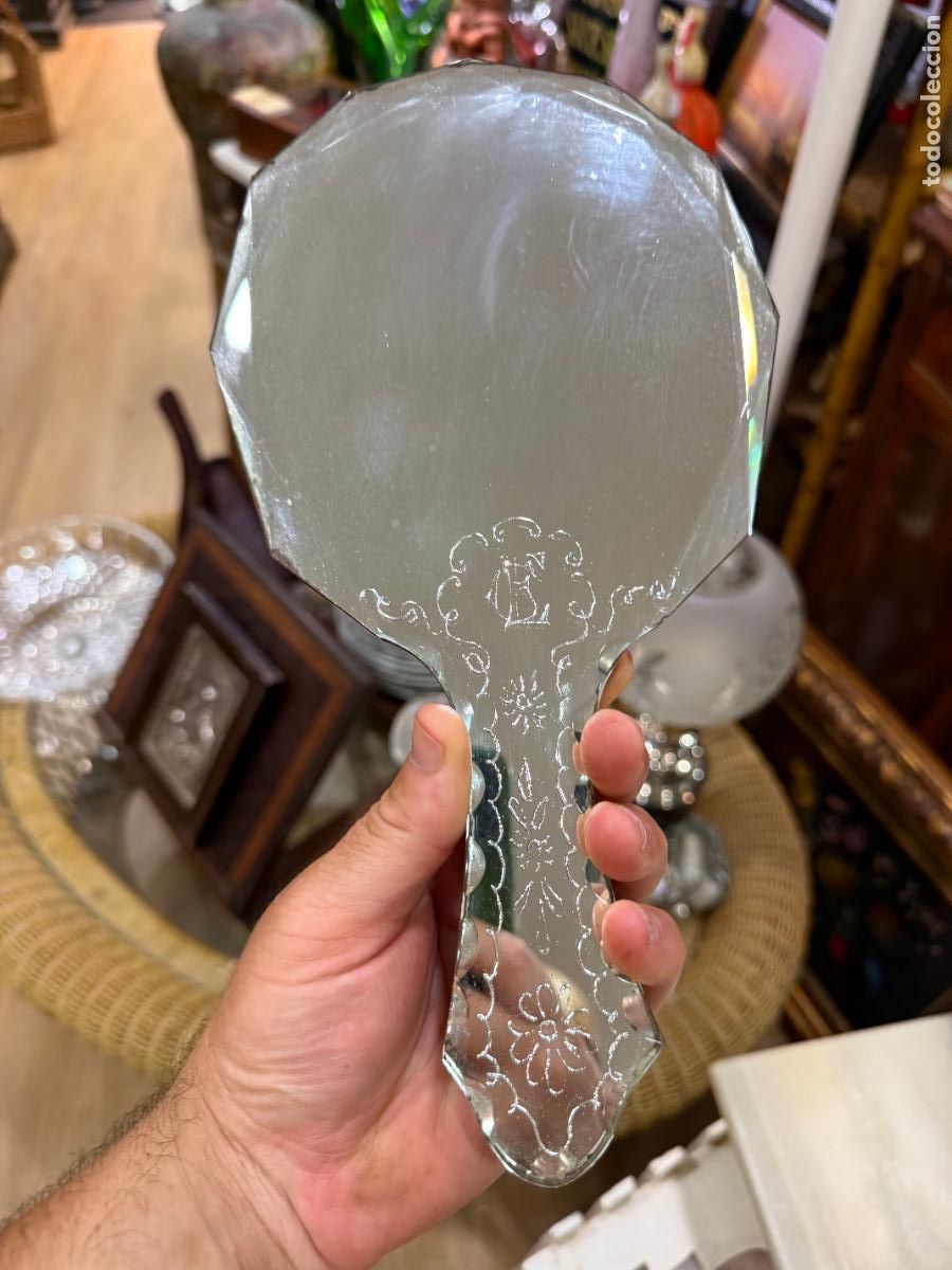 Antig&uuml;edades: ANTIGUO ESPEJO DE MANO ESTILO VENECIANO - MEDIDA 27,5 CM