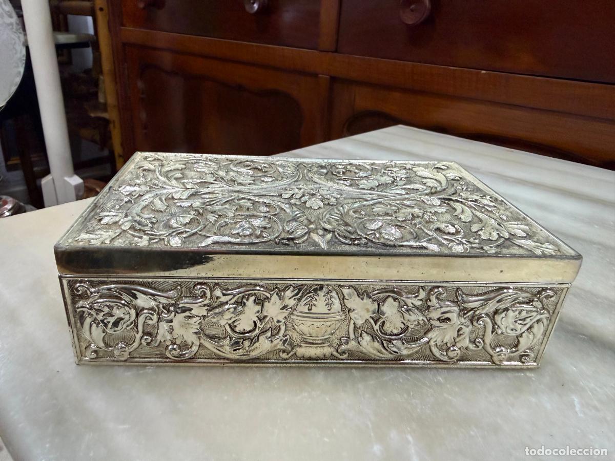Antig&uuml;edades: PRECIOSA CAJA JOYERO DE METAL CON BA&Ntilde;O DE PLATA IDEAL PARA LLAVE DEL SAGRARIO - MEDIDA 16X10X4,5 CM