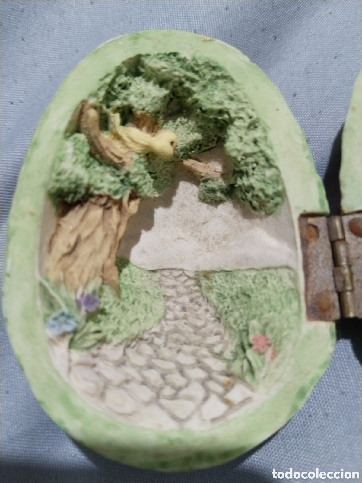 Antig&uuml;edades: Antigua Caja Diorama Huevo De Pascua Con Bisagra - Miniatura Resina Conejito A&ntilde;os 90