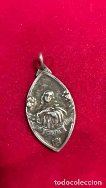 Antig&uuml;edades: Medalla Virgen Maria del instituto de religiosas Filipenses, principi siglo XX 5,5x3 y 23,2grs