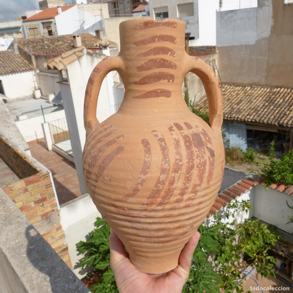 Antiques: Antiguo cantaro con se&ntilde;ales de dedos en ocre, norte de castellon, sur tarragona. 33cm, 1785gr.