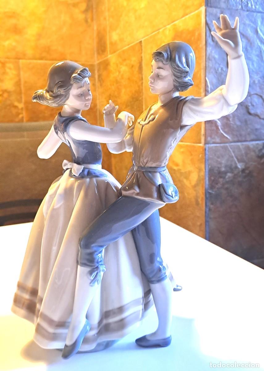 Antig&uuml;edades: FIGURA DE PORCELANA LLADR&Oacute; - DANZA CAMPESTRE (ref. 5250),