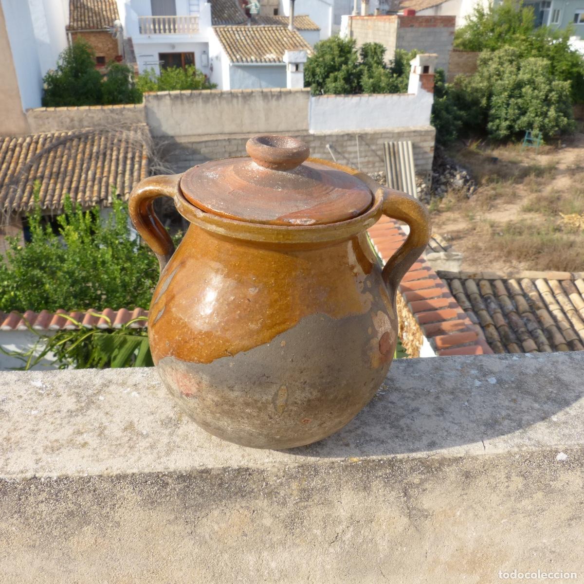Antig&uuml;edades: Antiguo caldero, olla con tapa de ceramica tradicional refractaria de cocina, 1881gr, 24cm alt.
