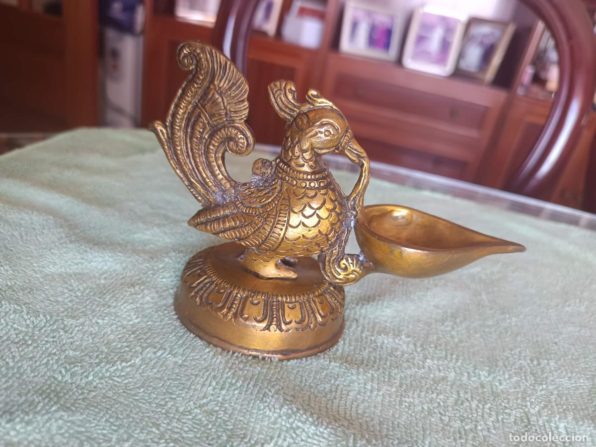 Antig&uuml;edades: L&aacute;mpara de aceite tradicional india de lat&oacute;n, conocida como diya o deepam