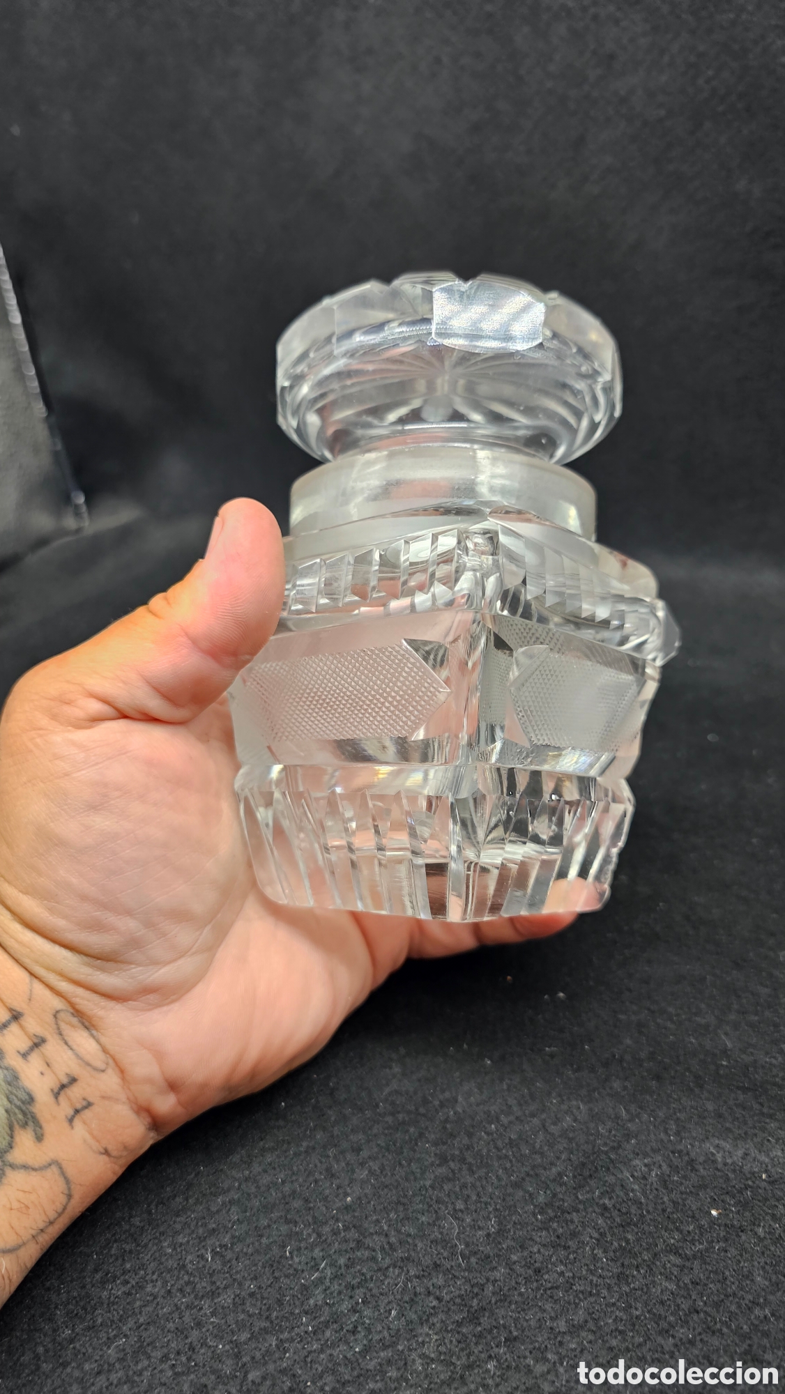 Antig&uuml;edades: Antiguo frasco de cristal tallado