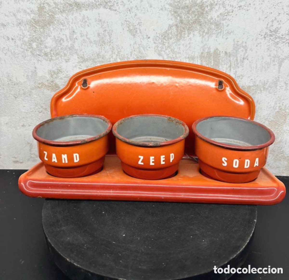 Antig&uuml;edades: Antiguo estante esmaltado para jab&oacute;n de cocina