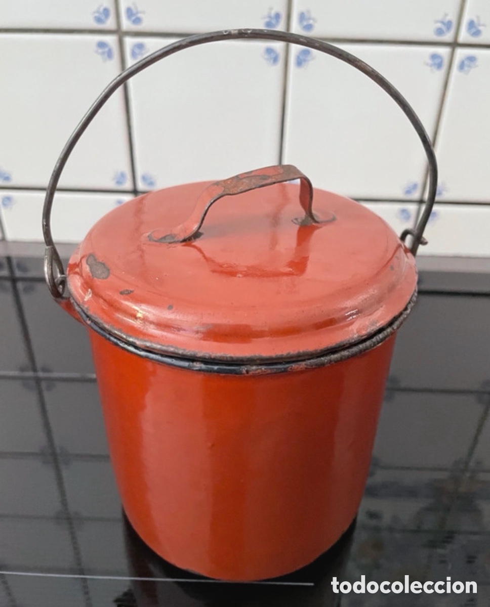 Antig&uuml;edades: Antigua fiambrera de esmalte rojo