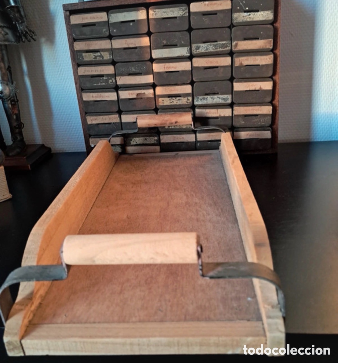 Antig&uuml;edades: Antigua bandeja de madera - Foto 3