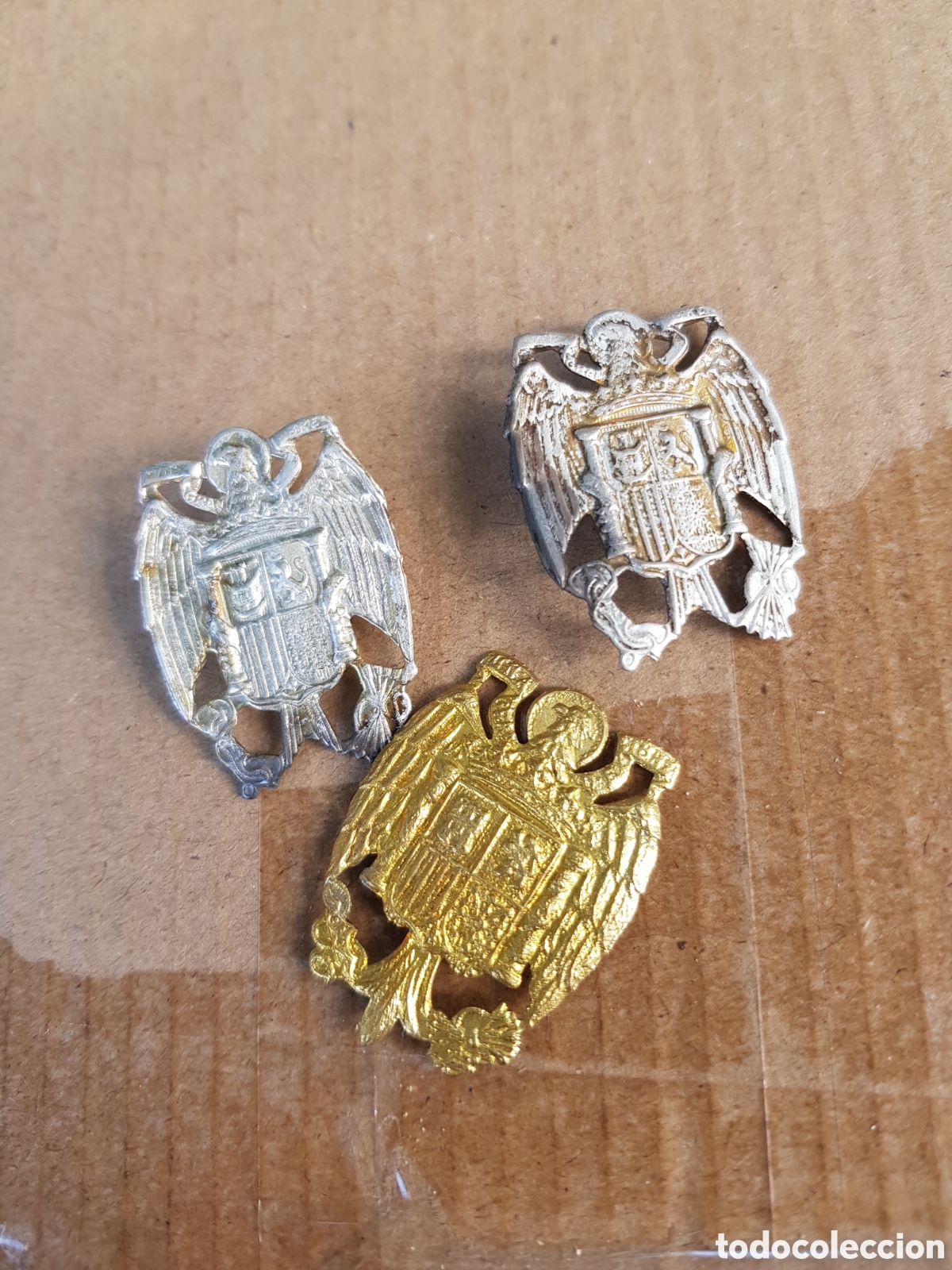 Antig&uuml;edades: LOTE DE INSIGNIAS MILITARES AGUILA DE SAN JUAN