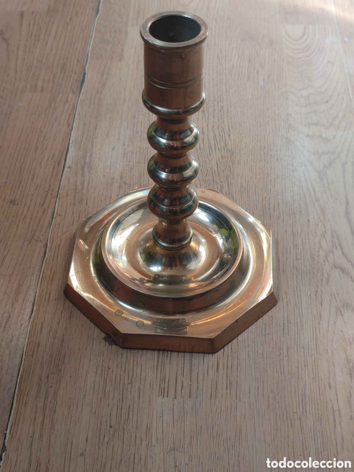 Antig&uuml;edades: Candelero en bronce. S. XX.
