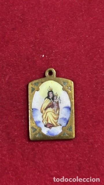 Antig&uuml;edades: Medalla Virgen Maria hecha con esmalte en laton, principios siglo XX 2,8x1,8 4,9 grs