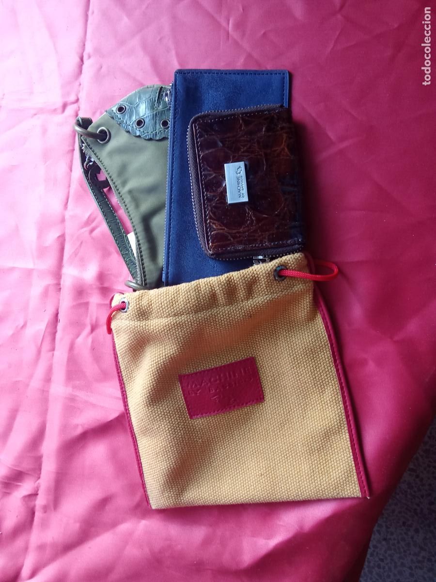 Antig&uuml;edades: Lote de bolsas de tela de primeras marcas Louis Vuitton y otras. Rinconera