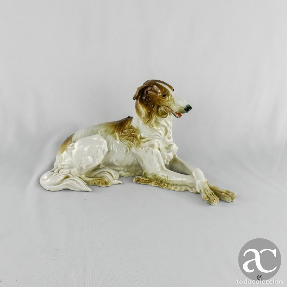 Antiguidades: Figura de c&atilde;o em porcelana espanhola Algora, meados s&eacute;c. XX
